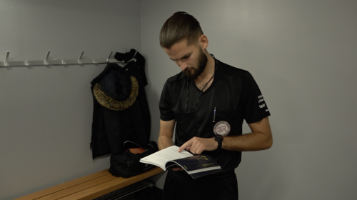 Nikola arbitre