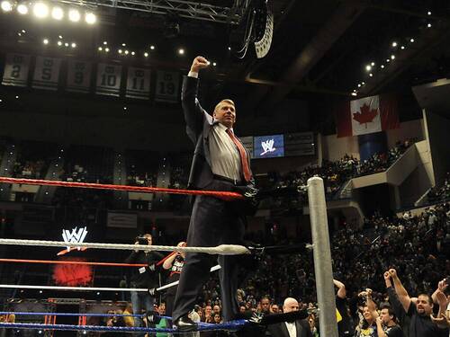 La figure du catch Vince McMahon quitte la WWE