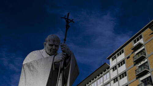 Depuis l'hôpital, le pape demande à Poutine une trêve en Ukraine