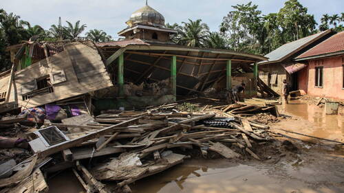 Indonésie: les inondations ont fait plus d'un millier de morts