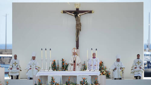 "Nous sommes tous des migrants", dit le pape en Espagne