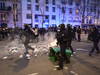 Tensions dans différents endroits à Paris , 101 interpellations