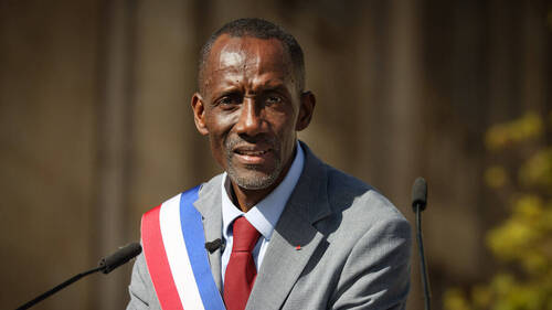 France: Bally Bagayoko, un maire au milieu de la révolte lycéenne