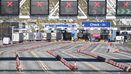 Tunnel sous la Manche: un bus percute un train, 19 blessés