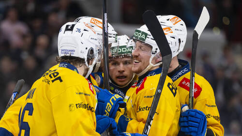Davos a trois pucks de finale
