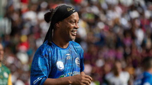 Ronaldinho en 3e division italienne, pour rejouer?