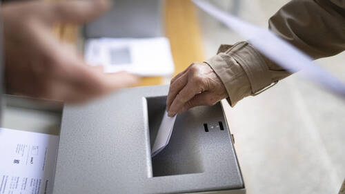 Plan d'économies: la gauche risque d'être divisée sur un référendum