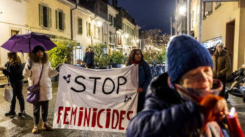 Un banc rouge à Carouge (GE) contre les violences faites aux femmes