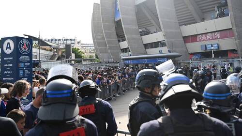 Football: plus de 400 interpellations après le sacre du PSG