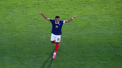La France domine la Suède et file en 8es de finale