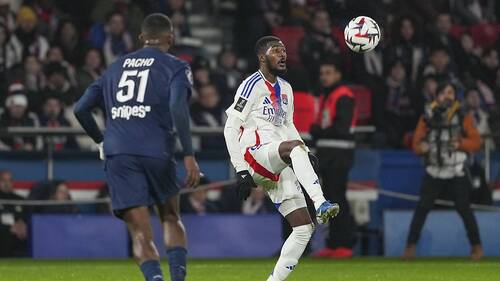 PSG-OL: chants insultants, brève interruption