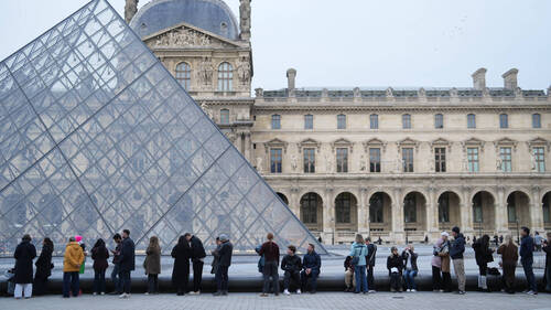 Fraude géante à la billetterie au Louvre: neuf interpellations