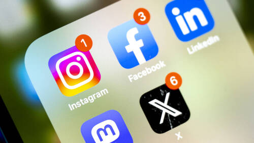 Royaume-Uni: l'interdiction de réseaux sociaux testée pour les ados