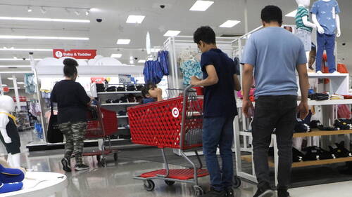 Etats-Unis: les ventes au détail supérieures aux attentes