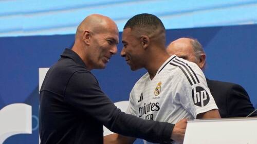 Le jour J pour Zidane, grand favori de l'après-Deschamps