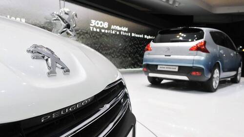 Stellantis rappelle 700'000 voitures hybrides dans le monde