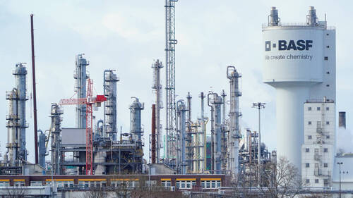 BASF accélère les réductions d'effectifs