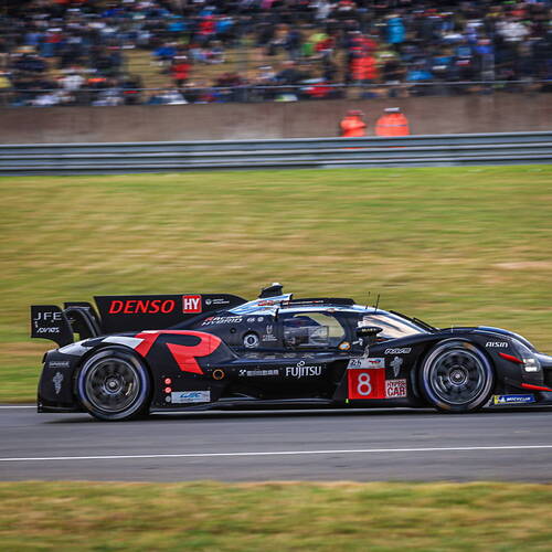 Sous la pluie, Toyota mène la danse mais gare à la concurrence