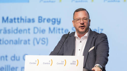 Le Centre "ne regarde ni à droite ni à gauche, mais devant"