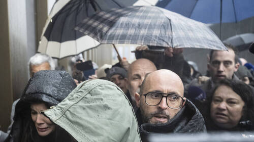 Les Moretti ont été pris à partie par des proches de victimes