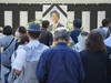 Chassé-croisé de pro et anti-Abe en marge de ses funérailles