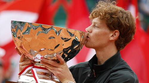 Sinner détrône Alcaraz en tête du classement mondial