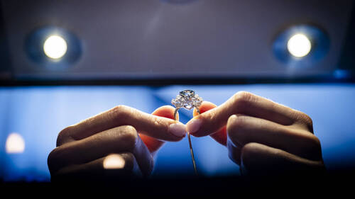 Le diamant "Ocean Dream" vendu 13,5 millions de francs, un record