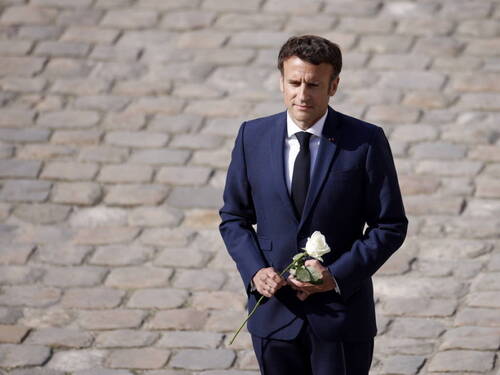 Macron rend hommage au comédien Michel Bouquet