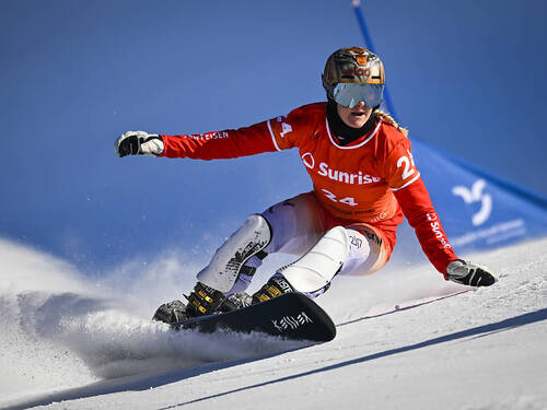 Julie Zogg devant Ladina Jenny en slalom parallèle