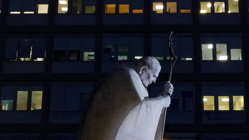 L'opération du pape pour un cancer redessine déjà le pontificat