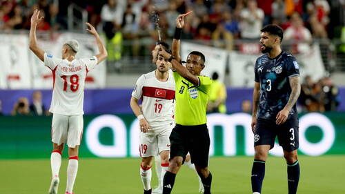 Le Paraguay, à dix, élimine la Turquie (1-0)