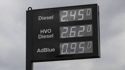 Le pétrole démarre la semaine sur les chapeaux de roue