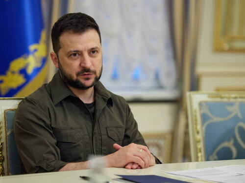 Les "héros" d'Azovstal se rendent, Washington débloque 40 milliards