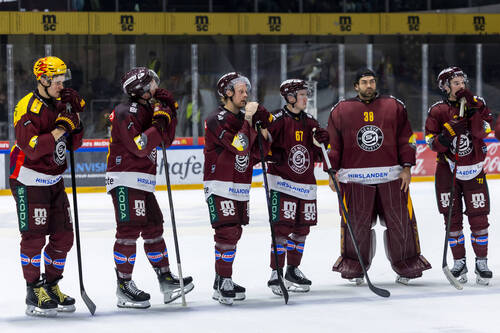 From left to right: PostFinance Top Scorer Jesse Puljujaervi (GSHC), Jimmy Vesey (GSHC), Adam Boqvist (GSHC), William Hedlund (GSHC), goaltender Stephane Charlin (GSHC) and Matthew Verboon (GSHC), look disappointed after losing against Lugano, during a National League regular season game of the Swiss Championship between Geneve-Servette HC, GSHC, and HC Lugano, HCL, at the ice stadium Les Vernets in Geneva, Switzerland, Tuesday, October 20, 2026. (KEYSTONE/Salvatore Di Nolfi)
