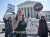 Pilule abortive: la Cour suprême américaine repousse sa décision