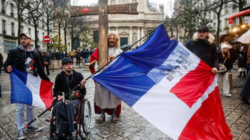 Mort d'un militant nationaliste en France: neuf interpellations