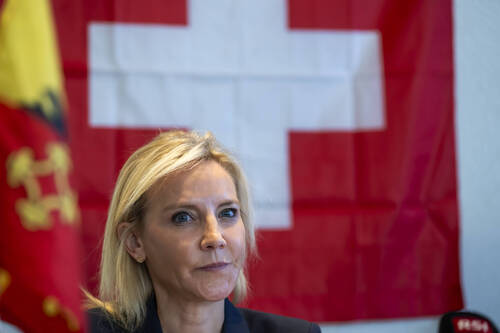 Celine Amaudruz, la vice-presidente de l'UDC Suisse et conseillere nationale, s'exprime lors d'une conference de presse pour annoncer sa candidature a la succession de Guy Parmelin au Conseil federal, ce jeudi 15 octobre 2026 a Geneve. (KEYSTONE/Martial Trezzini)