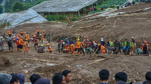 Indonésie: le bilan du glissement de terrain s'alourdit
