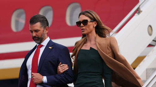 Un élu républicain demande une enquête sur le mariage du fils Trump