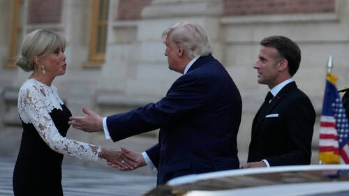 Trump est arrivé au château de Versailles pour un dîner avec Macron