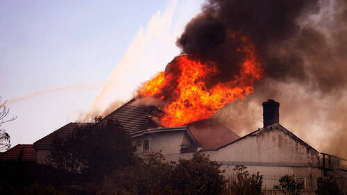 Des maisons détruites par des incendies près de Los Angeles