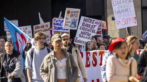 Mesures d'économie: pas loin de 3000 fonctionnaires dans la rue