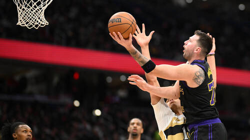 Kyshawn George et les Wiazrds battus par les Lakers