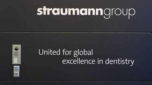 Straumann fait mieux que prévu au premier semestre, nouveau patron