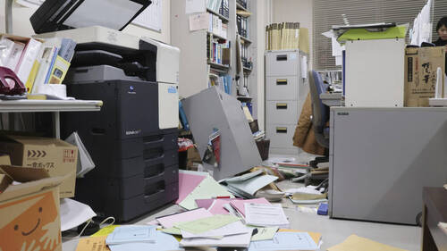 Japon: au moins 30 blessés après un fort séisme et un tsunami