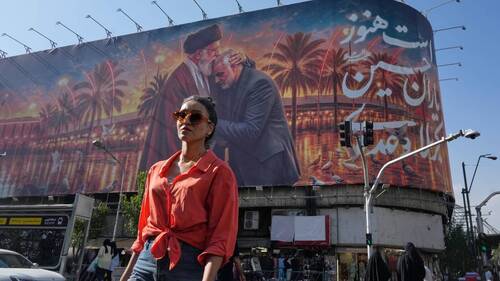 Les préparatifs pour les funérailles de Khamenei battent leur plein