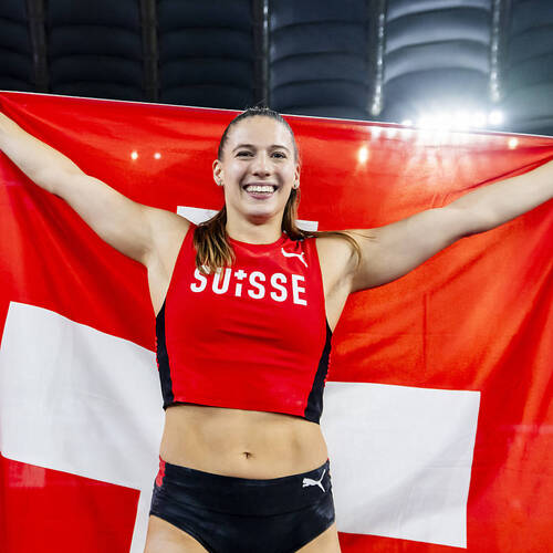 Angelica Moser se pare de l'or à la perche à Rome
