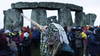 Des milliers célèbrent le solstice d'hiver à Stonehenge