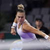 Sabalenka surprend Swiatek et défiera Garcia en finale