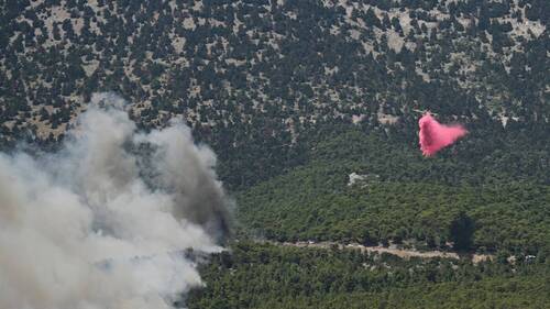 Grèce: deux morts dans une collision d'hélicoptères qui combattaient un incendie